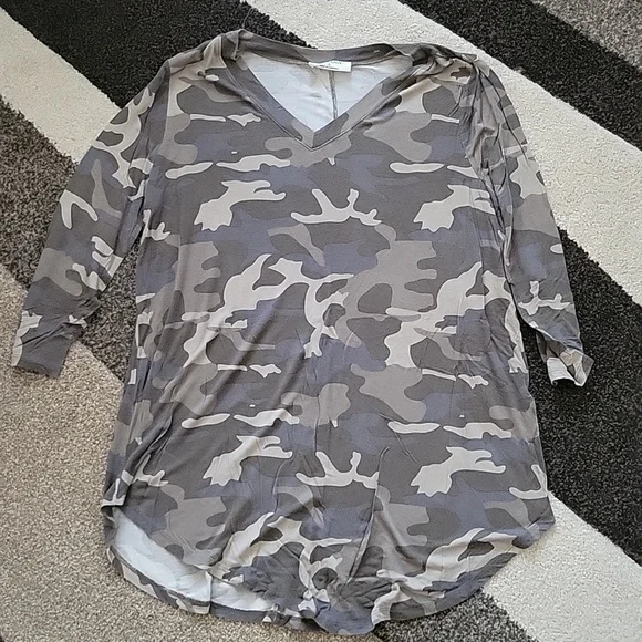 Zenana 3/4 Sleeve Camo Top - Picture 1 of 4